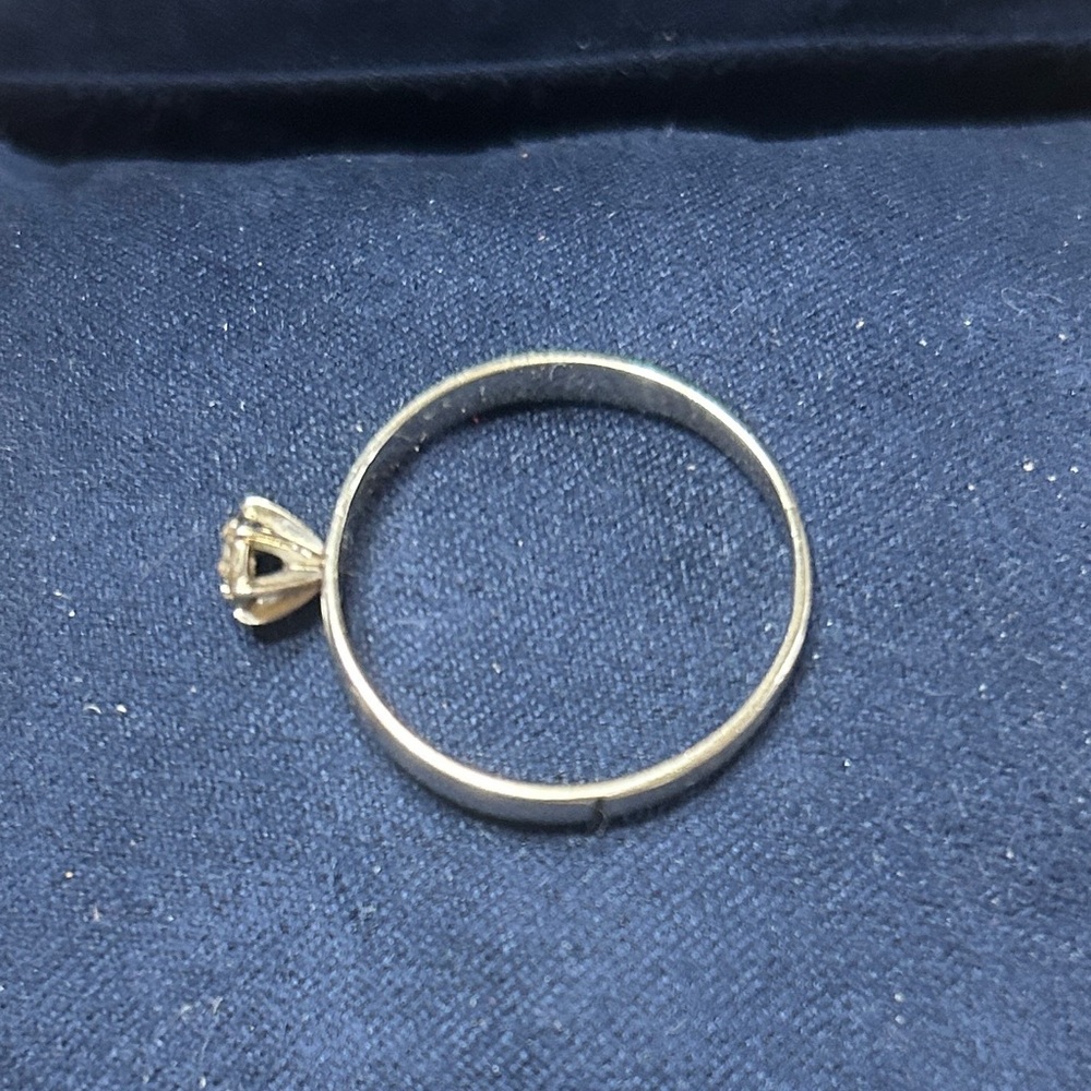 Vintage 1950’s White gold, 10k diamond solitaire ring.  Approx 0.05 carat weight - Picture 10 of 10